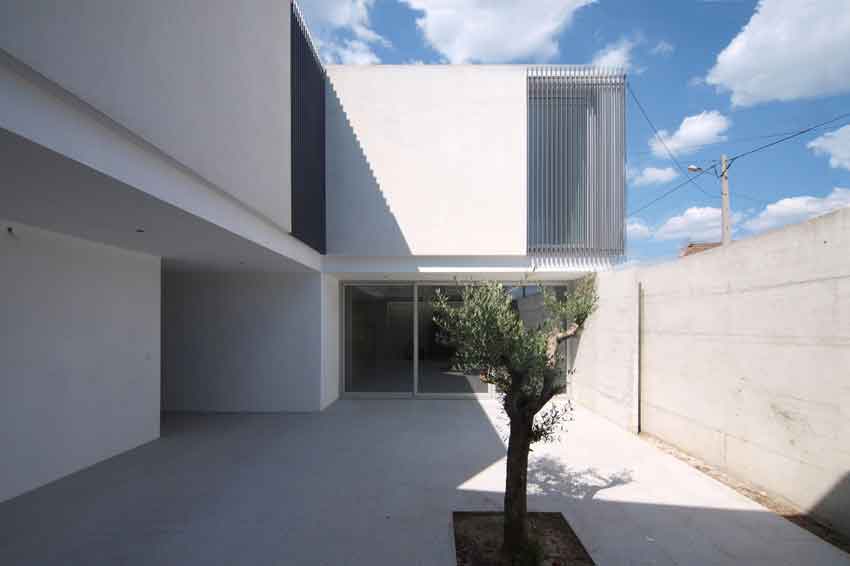 Satão house, house, Lisbon, Portugal, Architecture, Jorge Mealha, Living, white, Concrete