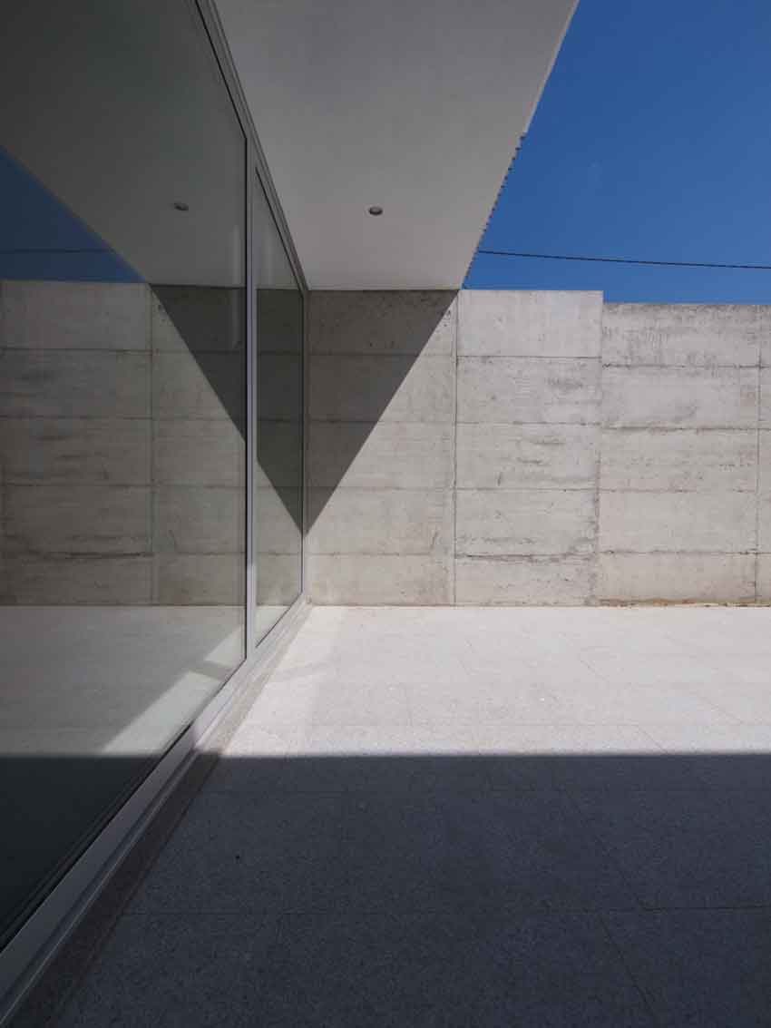 Satão house, house, Lisbon, Portugal, Architecture, Jorge Mealha, Living, white, Concrete