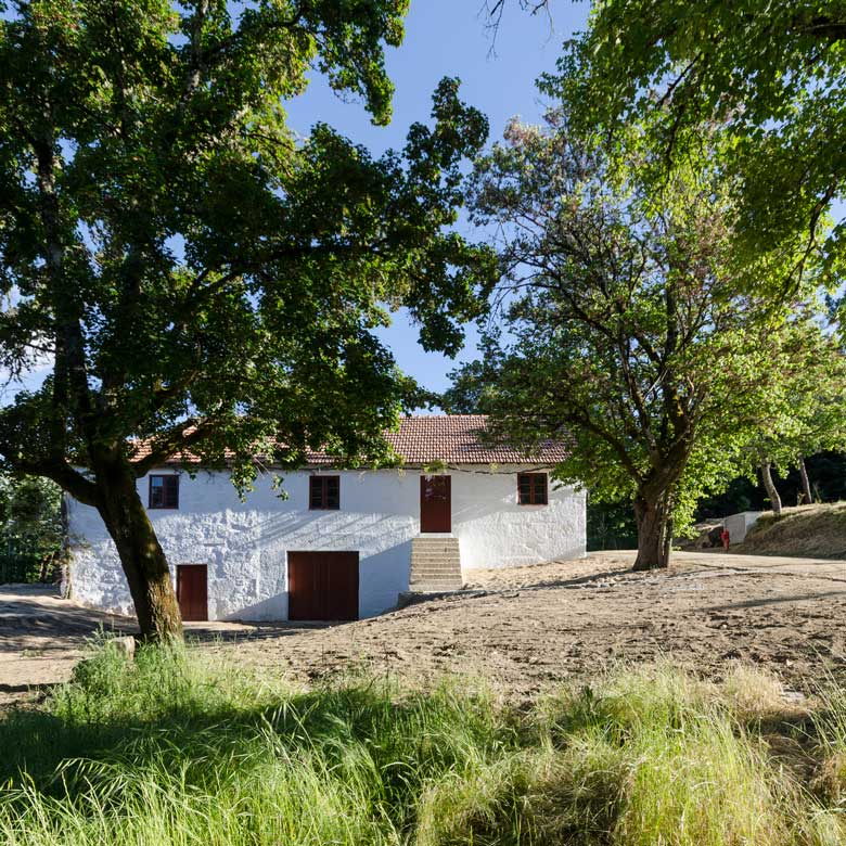 Vidago rural house by Nuno Graça Moura