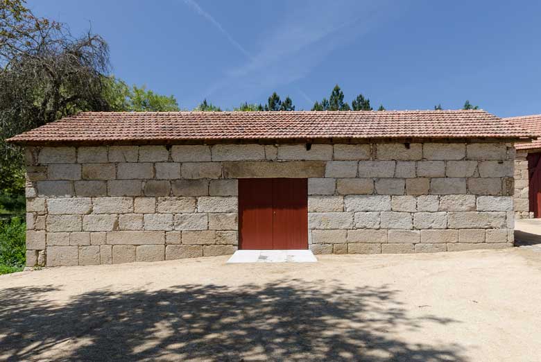 Vidago rural house by Nuno Graça Moura