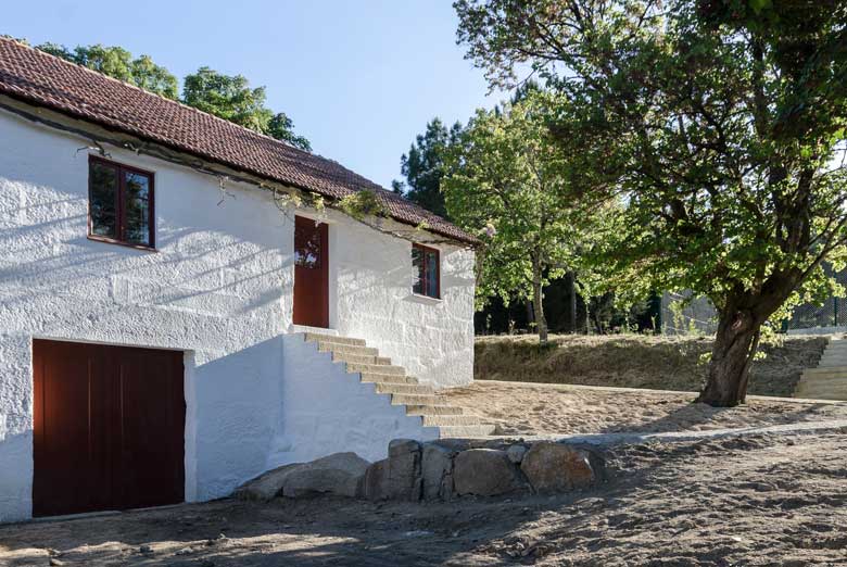 Vidago rural house by Nuno Graça Moura