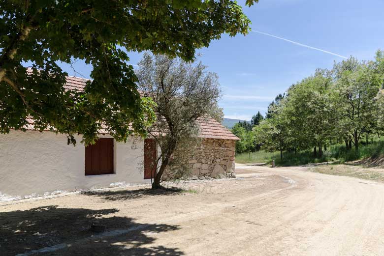 Vidago rural house by Nuno Graça Moura